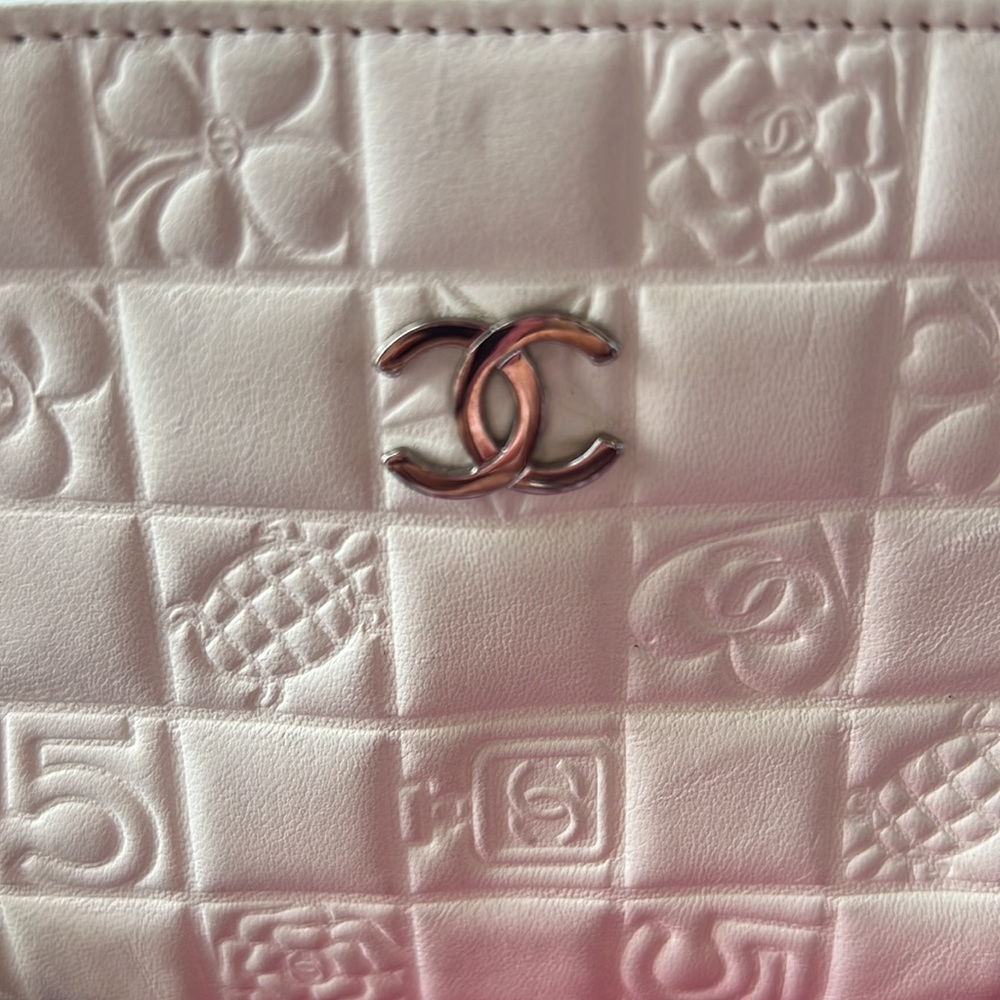 Authentic Chanel In a beautiful color and very good condition - Picture 10 of 11